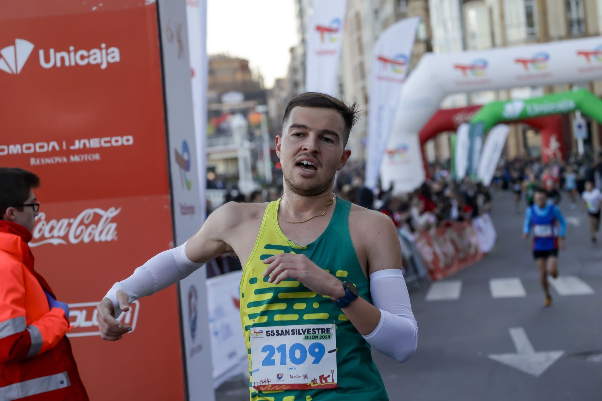 La San Silvestre vuela por las calles de Gijón