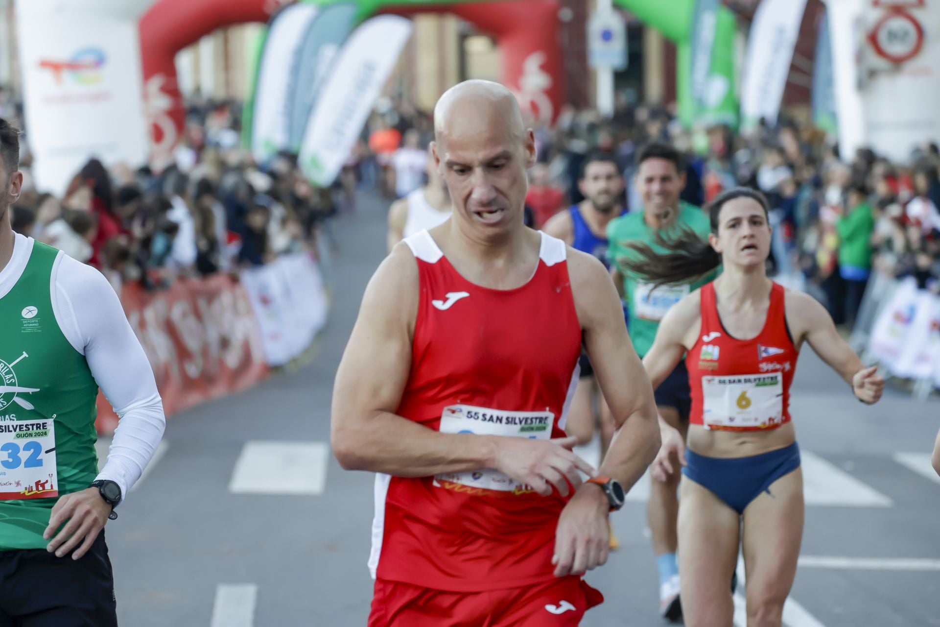 La San Silvestre vuela por las calles de Gijón