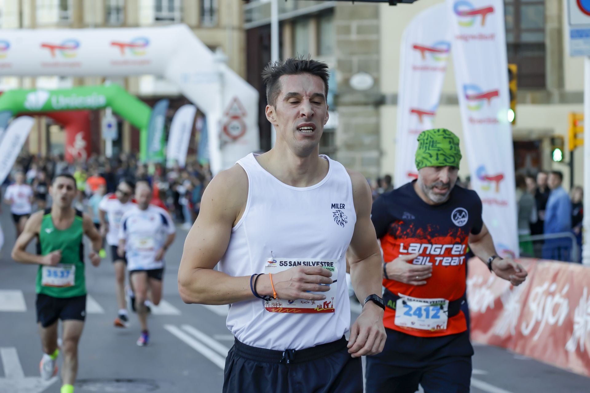 La San Silvestre vuela por las calles de Gijón