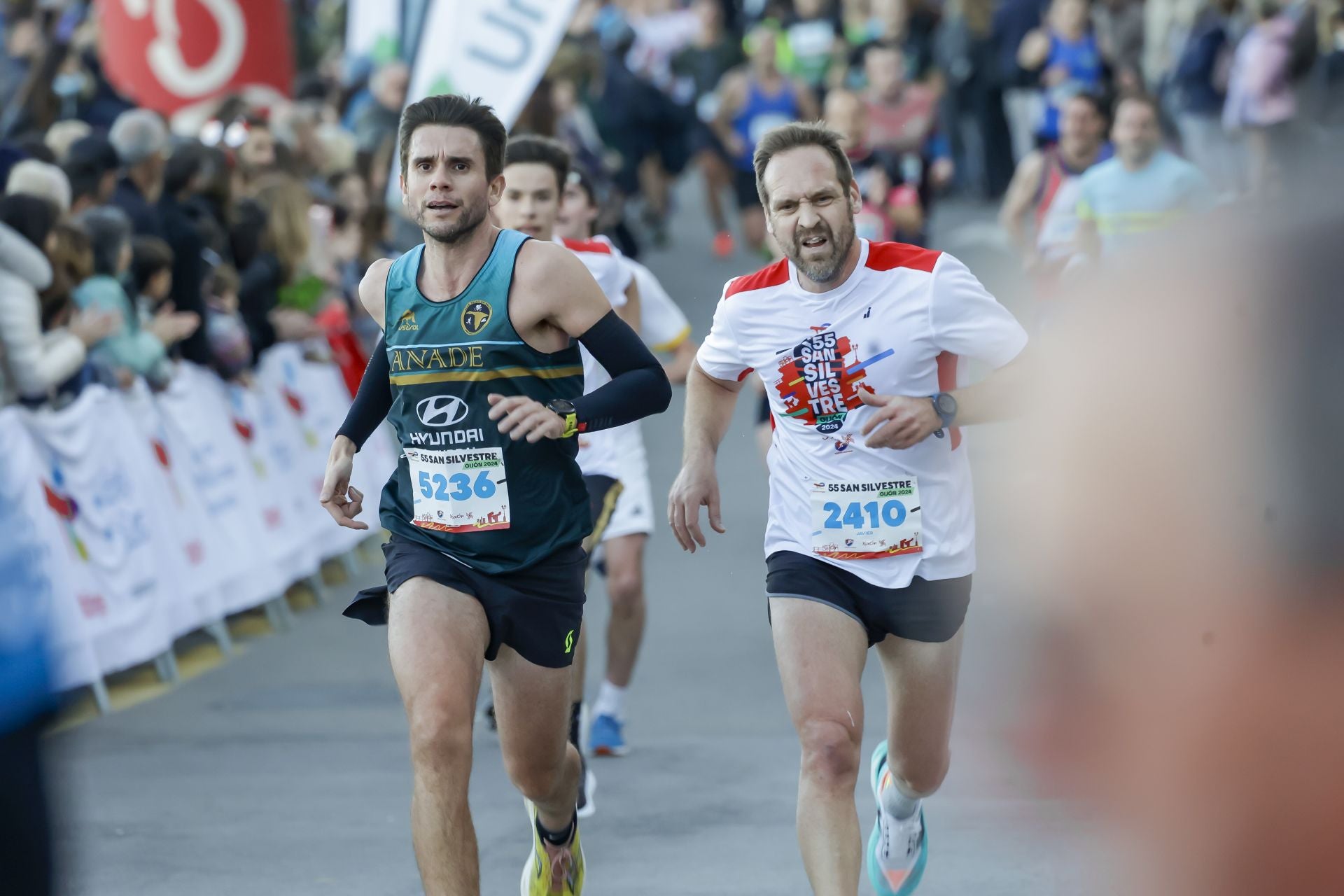 La San Silvestre vuela por las calles de Gijón