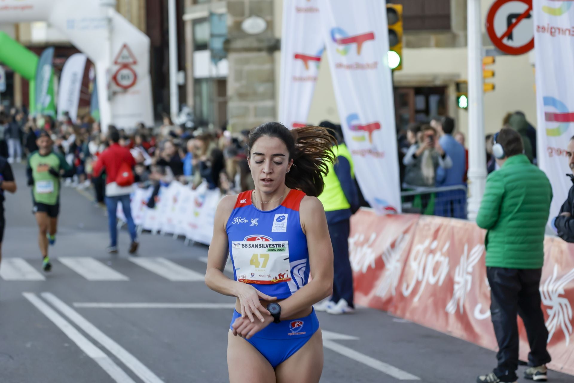 La San Silvestre vuela por las calles de Gijón