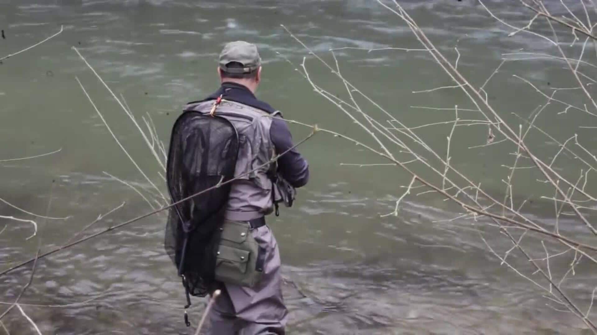 Comienza la temporada de pesca fluvial en el río Navia, en Concello de Cervantes (Lugo)
