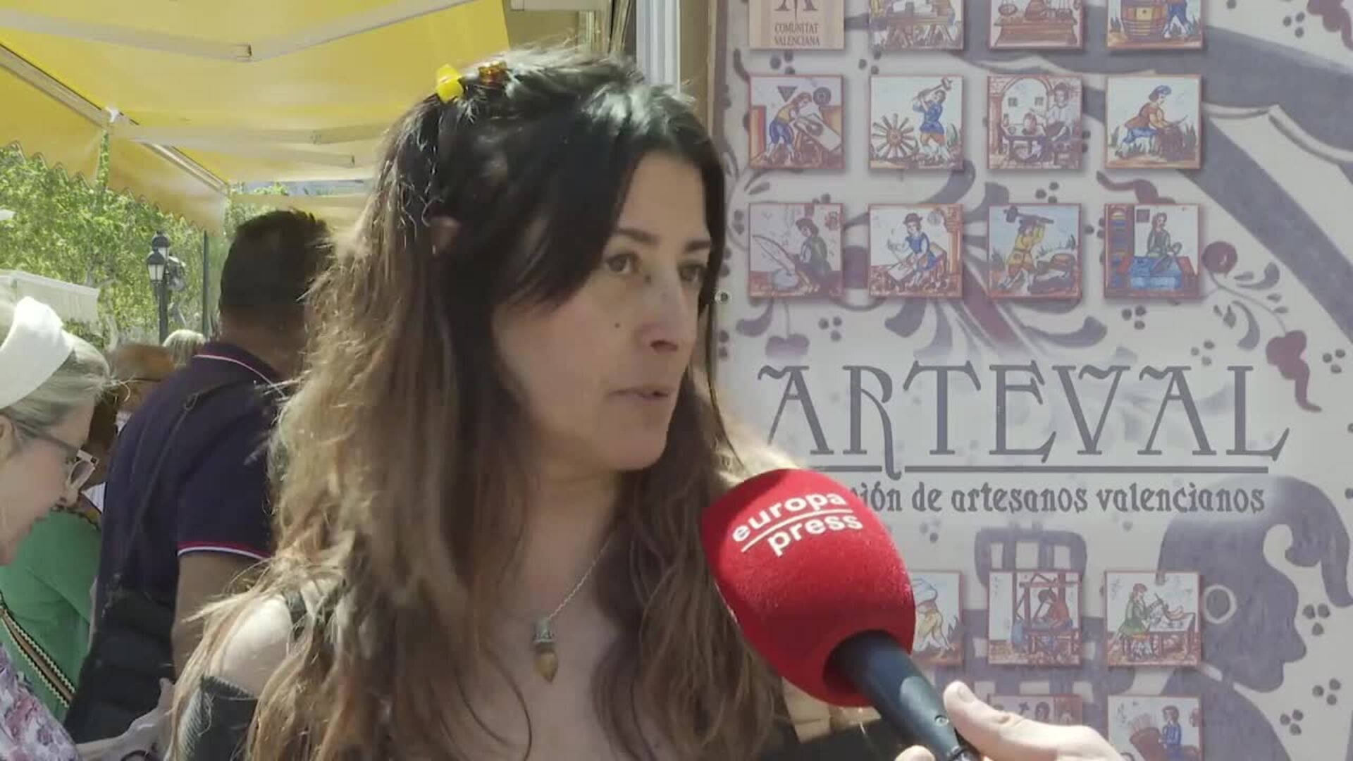 Artesanos de toda España muestran sus trabajos en la Feria de Artesanía en Valencia