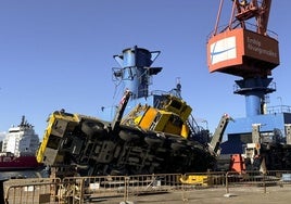 Las grúas accidentadas en El Musel en septiembre pasado.