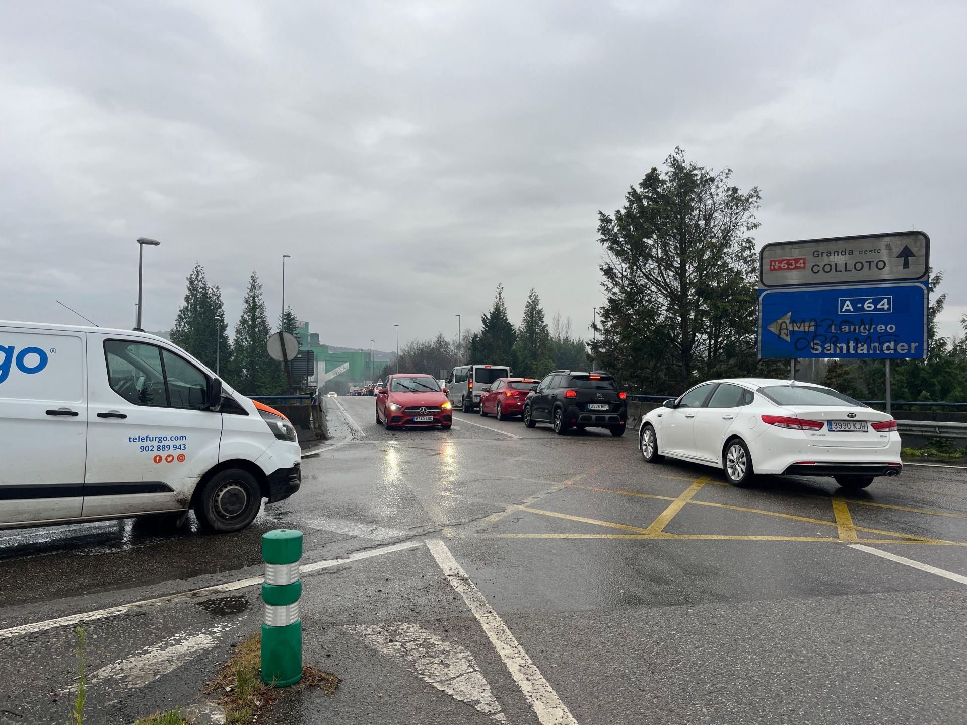 Monumental colapso en los accesos a Parque Principado