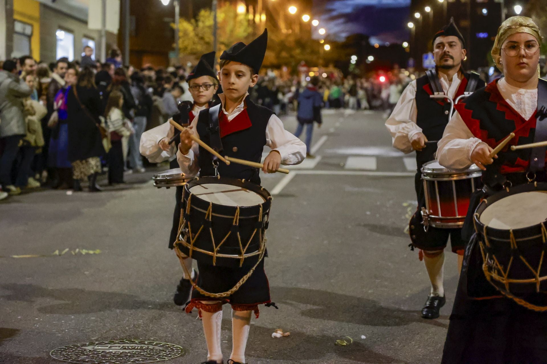 ¡Vivan los Reyes Magos!: Avilés estalla de ilusión en una cabalgata mágica