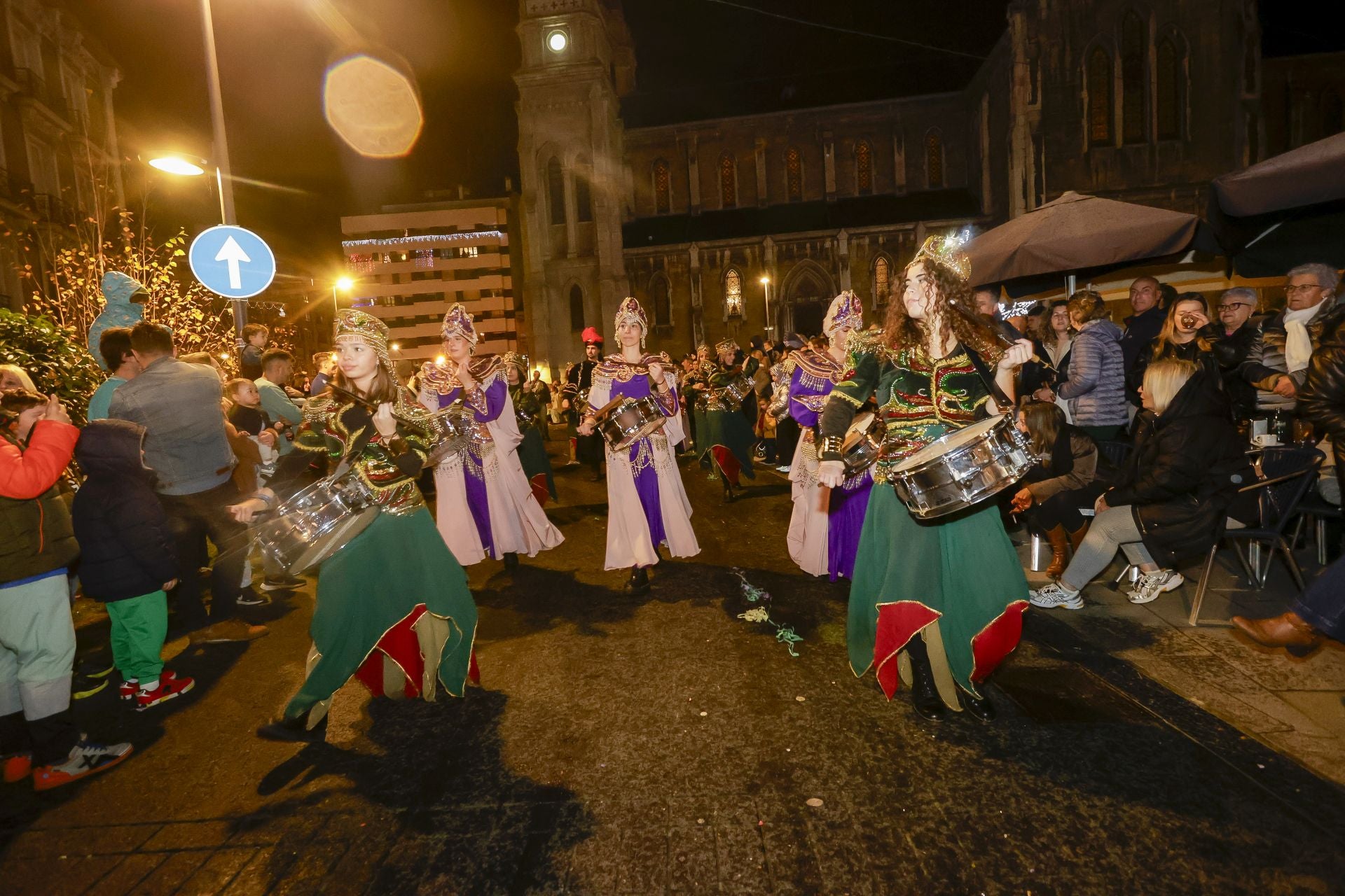 ¡Vivan los Reyes Magos!: Avilés estalla de ilusión en una cabalgata mágica