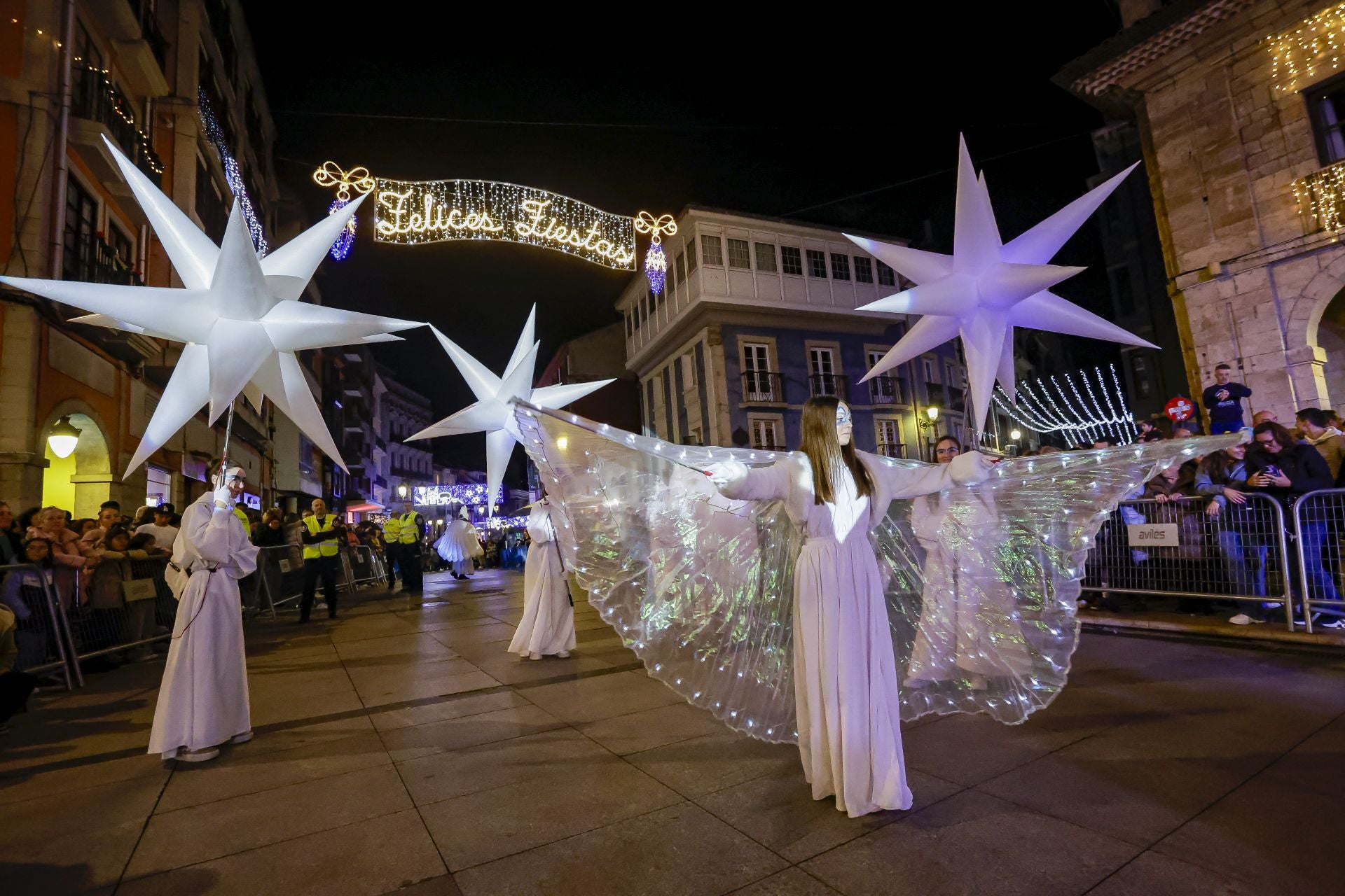 ¡Vivan los Reyes Magos!: Avilés estalla de ilusión en una cabalgata mágica