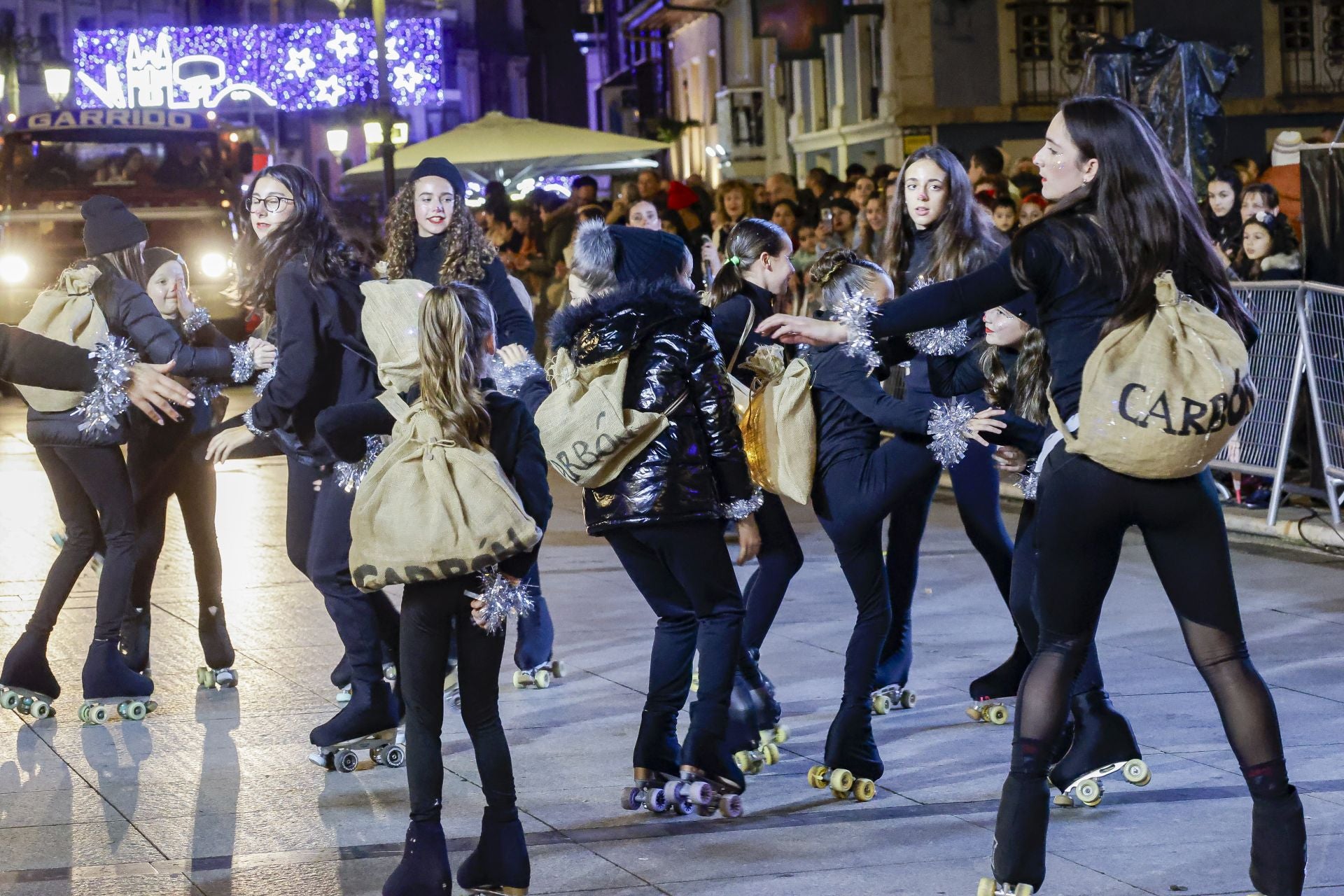 ¡Vivan los Reyes Magos!: Avilés estalla de ilusión en una cabalgata mágica