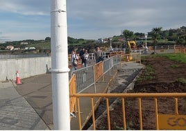 Tramo en obras junto a la plazoleta del Monumento a la Madre del Emigrante.