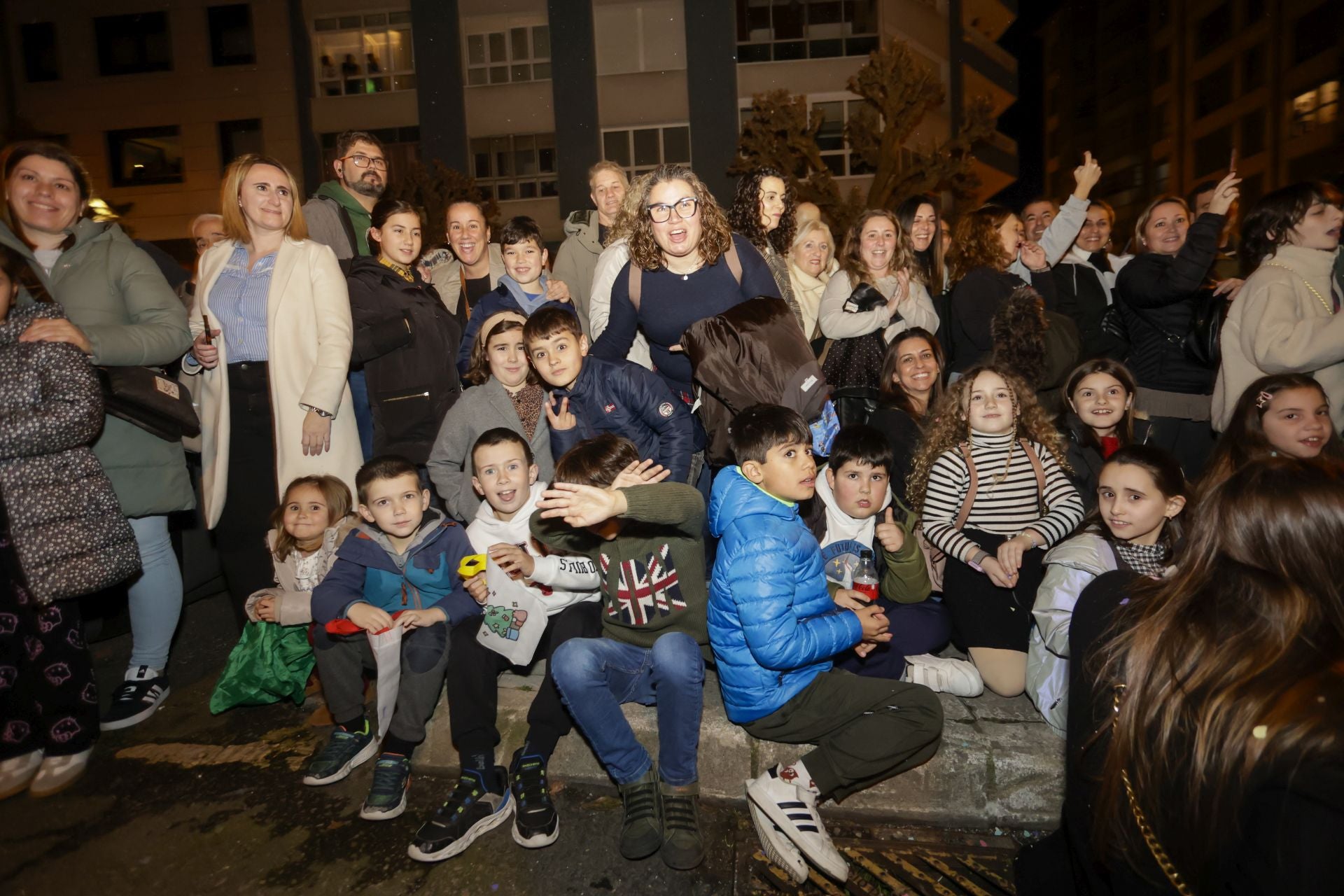 ¡Vivan los Reyes Magos!: Avilés estalla de ilusión en una cabalgata mágica