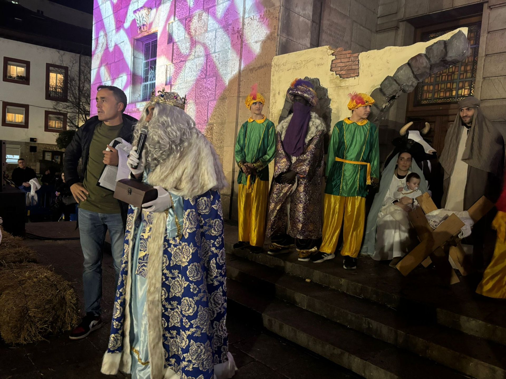 Cabalgatas de oriente a occidente: las imágenes de los Reyes Magos a su paso por Asturias