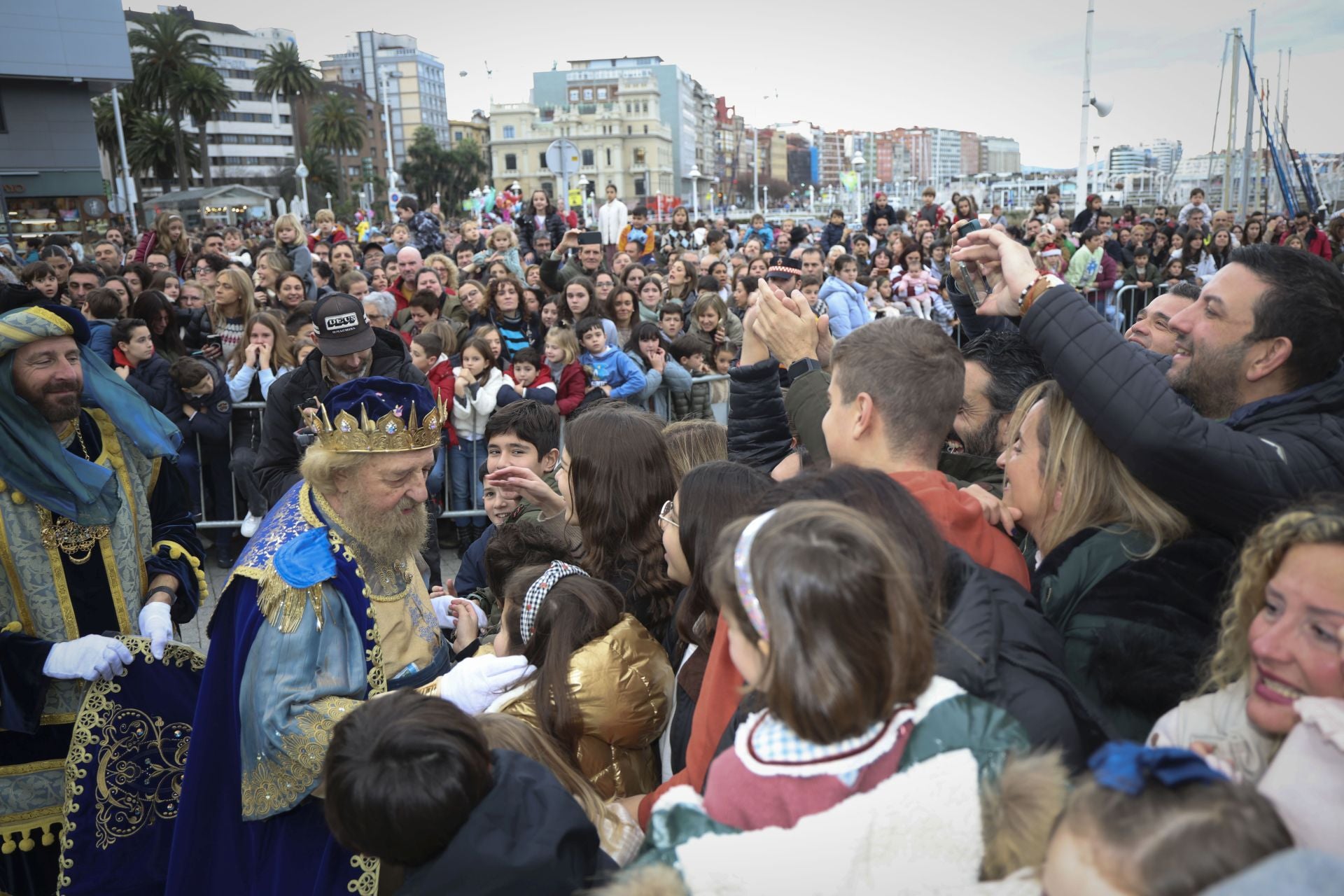 Las imágenes de la llegada de los Reyes Magos a Gijón