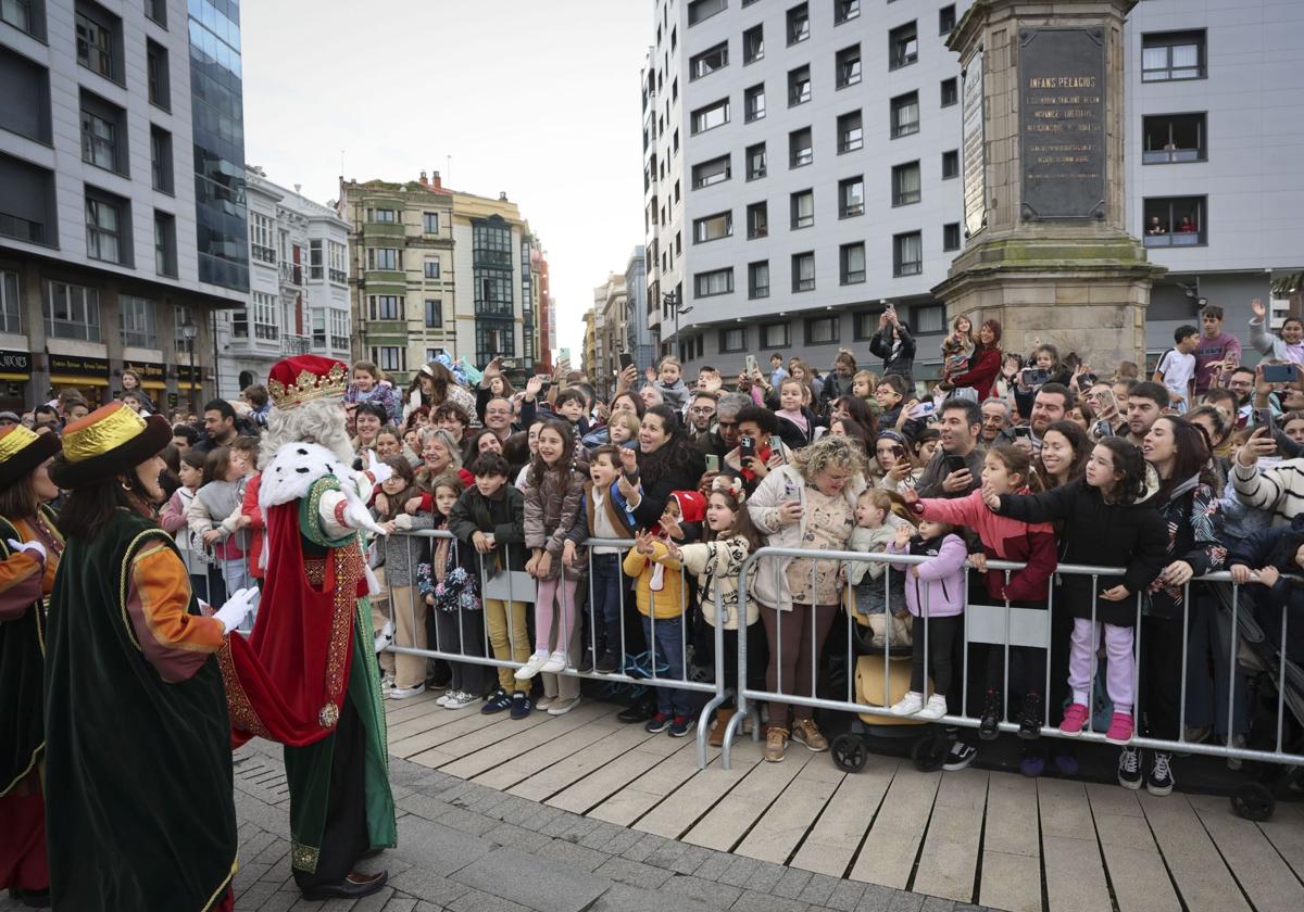 Zona en la que se encontraba la mujer que se puso de parto en la llegada de los Reyes Magos a Gijón.