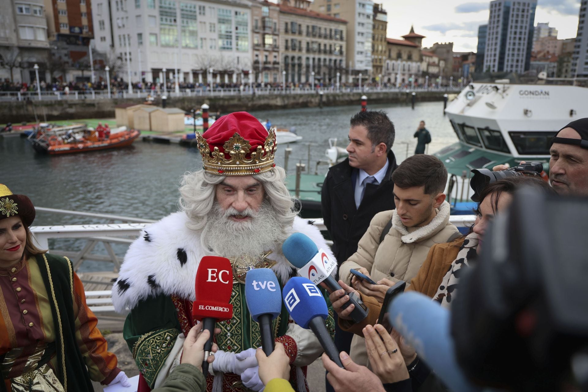 Las imágenes de la llegada de los Reyes Magos a Gijón