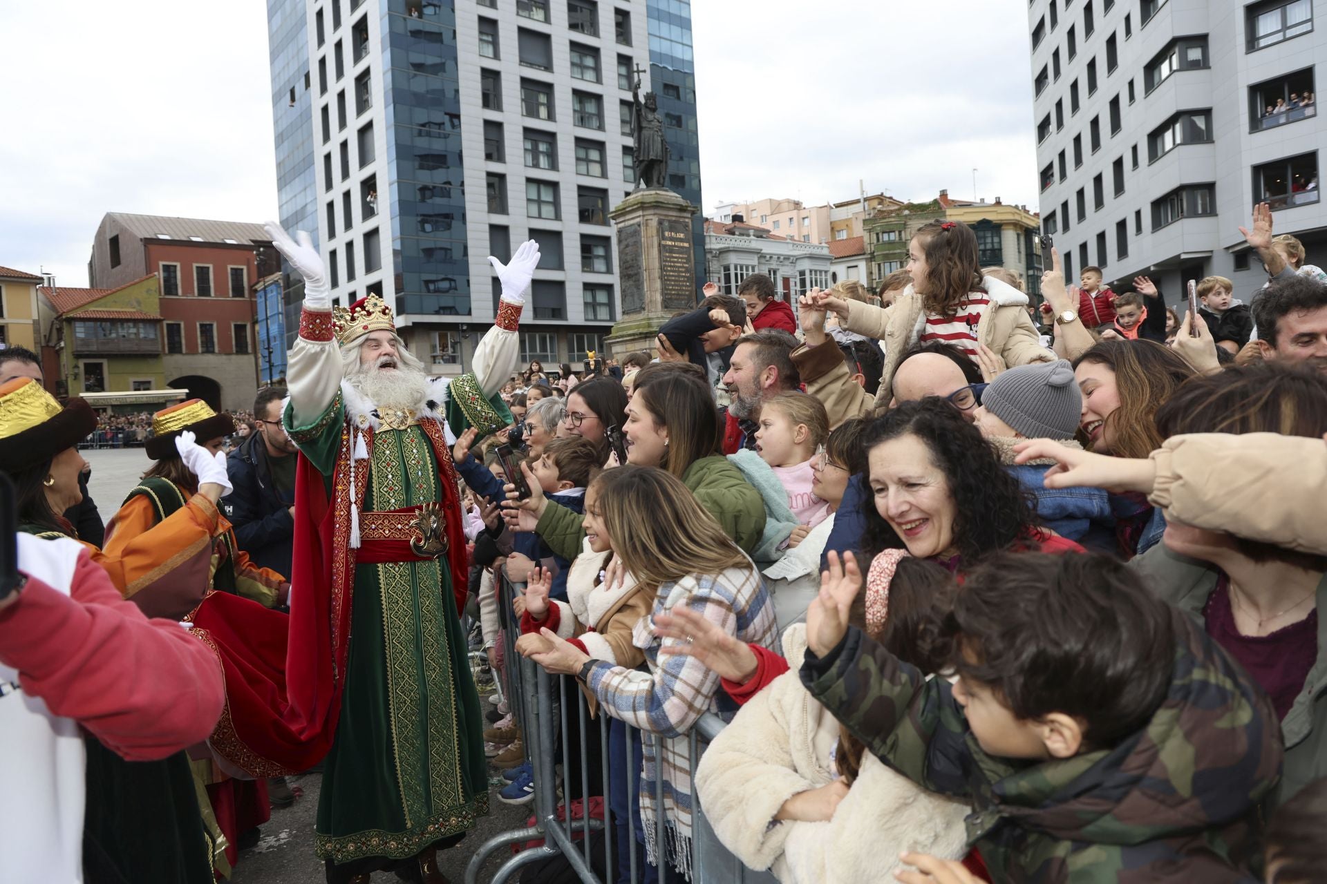 Las imágenes de la llegada de los Reyes Magos a Gijón