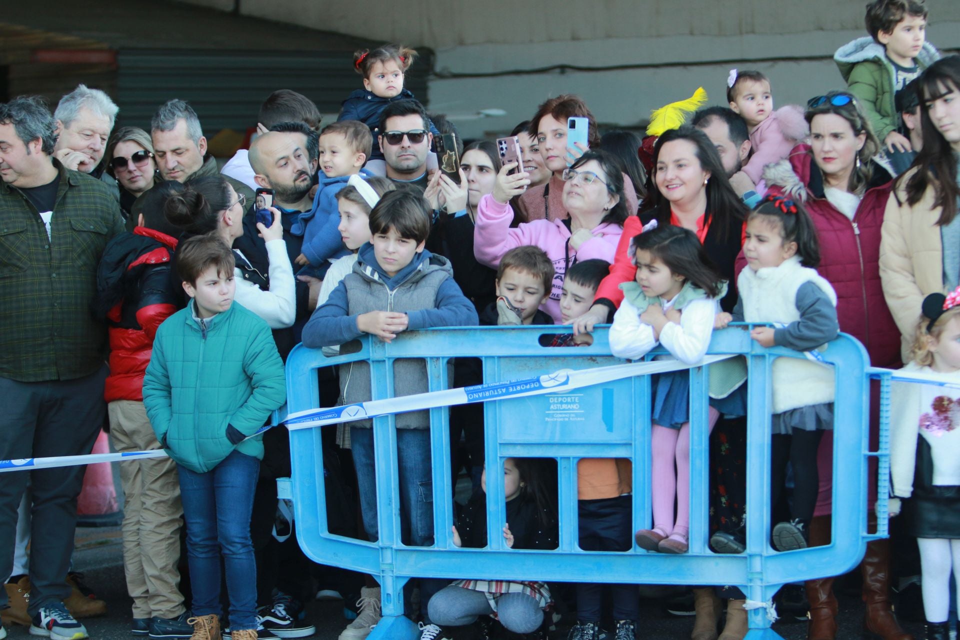 Los Reyes Magos llegan hasta en ultraligero: así recibieron a los niños en Llanera