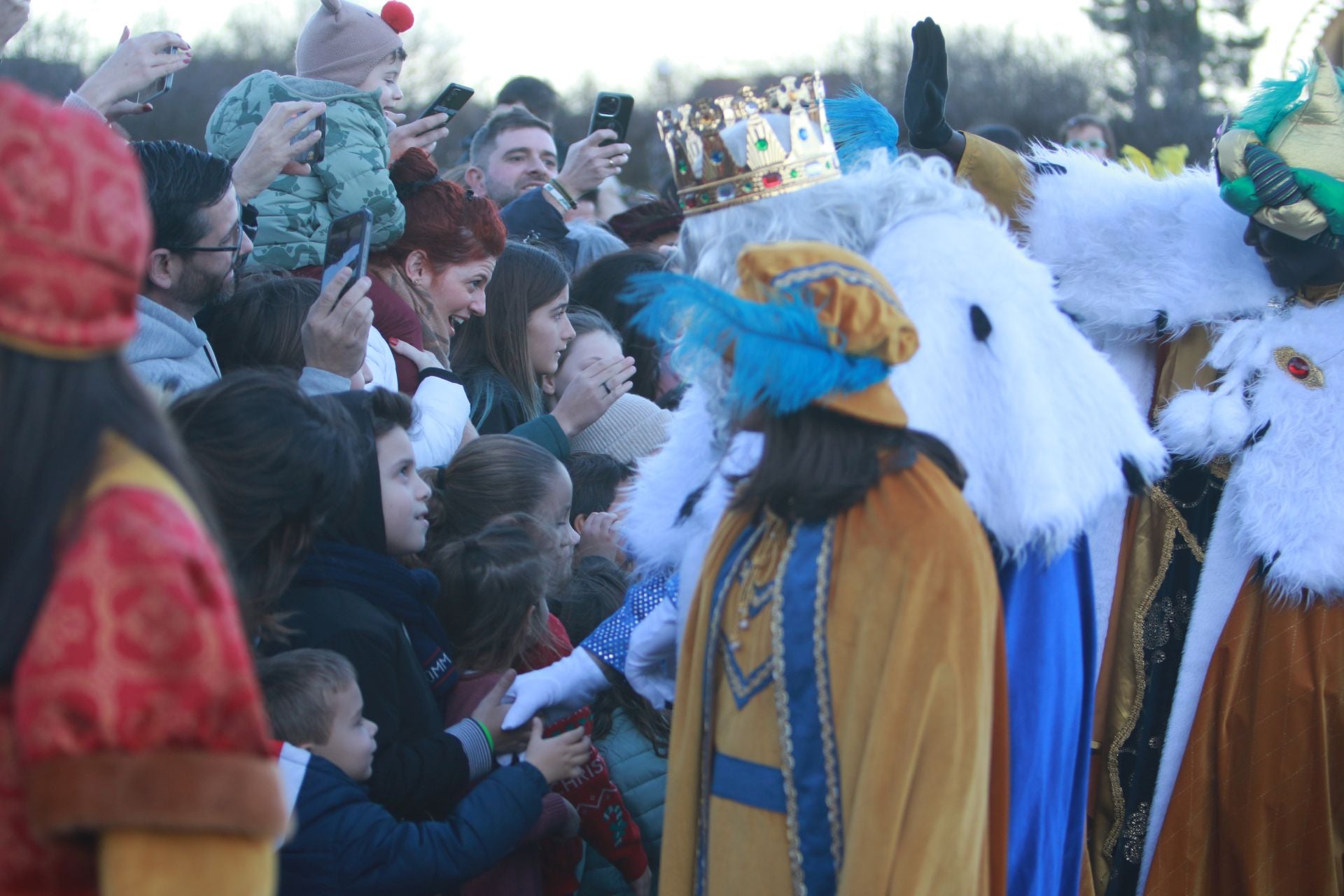 Los Reyes Magos llegan hasta en ultraligero: así recibieron a los niños en Llanera