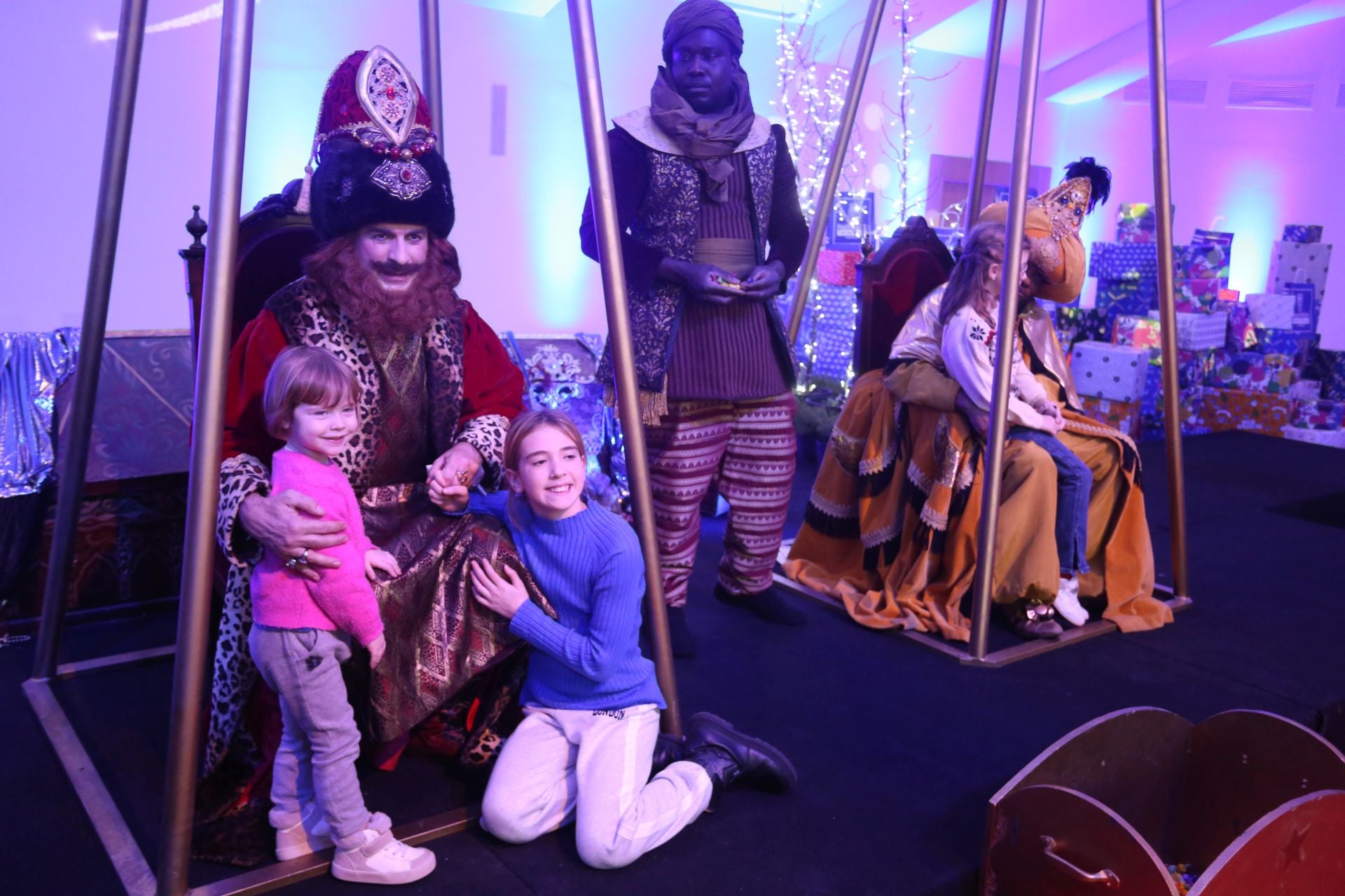 En imágenes: recepción de los Reyes Magos a los niños de Oviedo