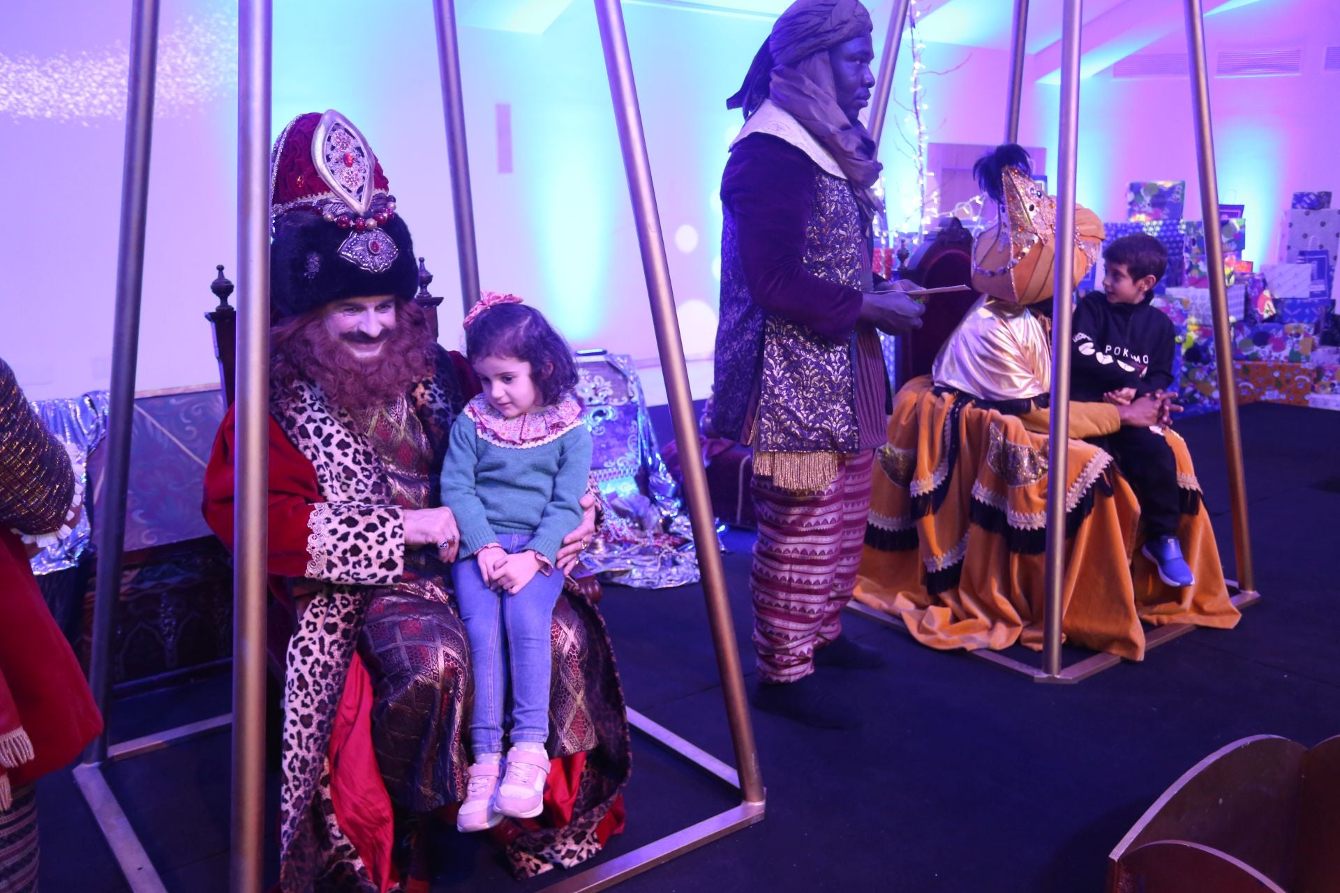 En imágenes: recepción de los Reyes Magos a los niños de Oviedo