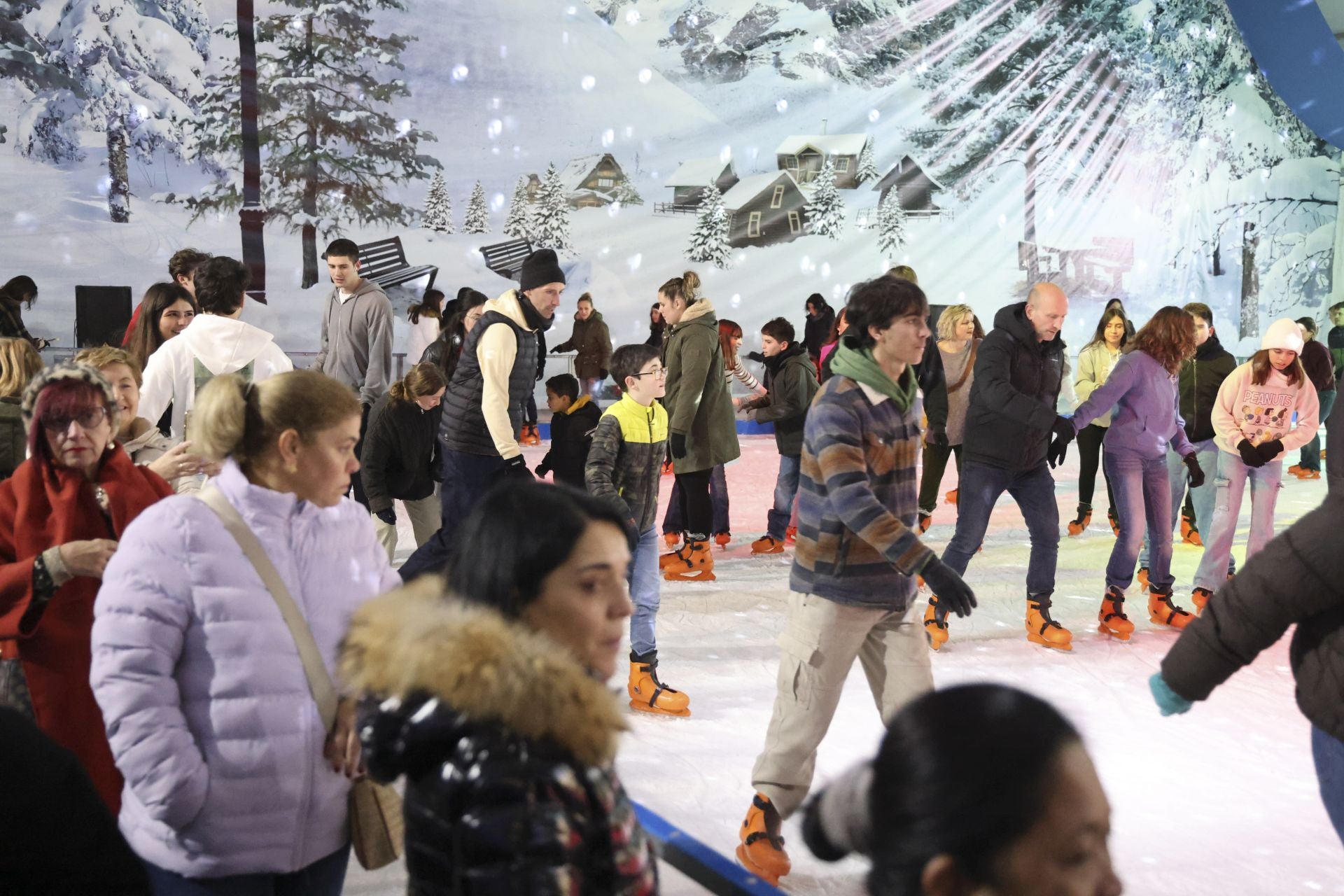 La pista de hielo de Gijón apura sus últimas horas