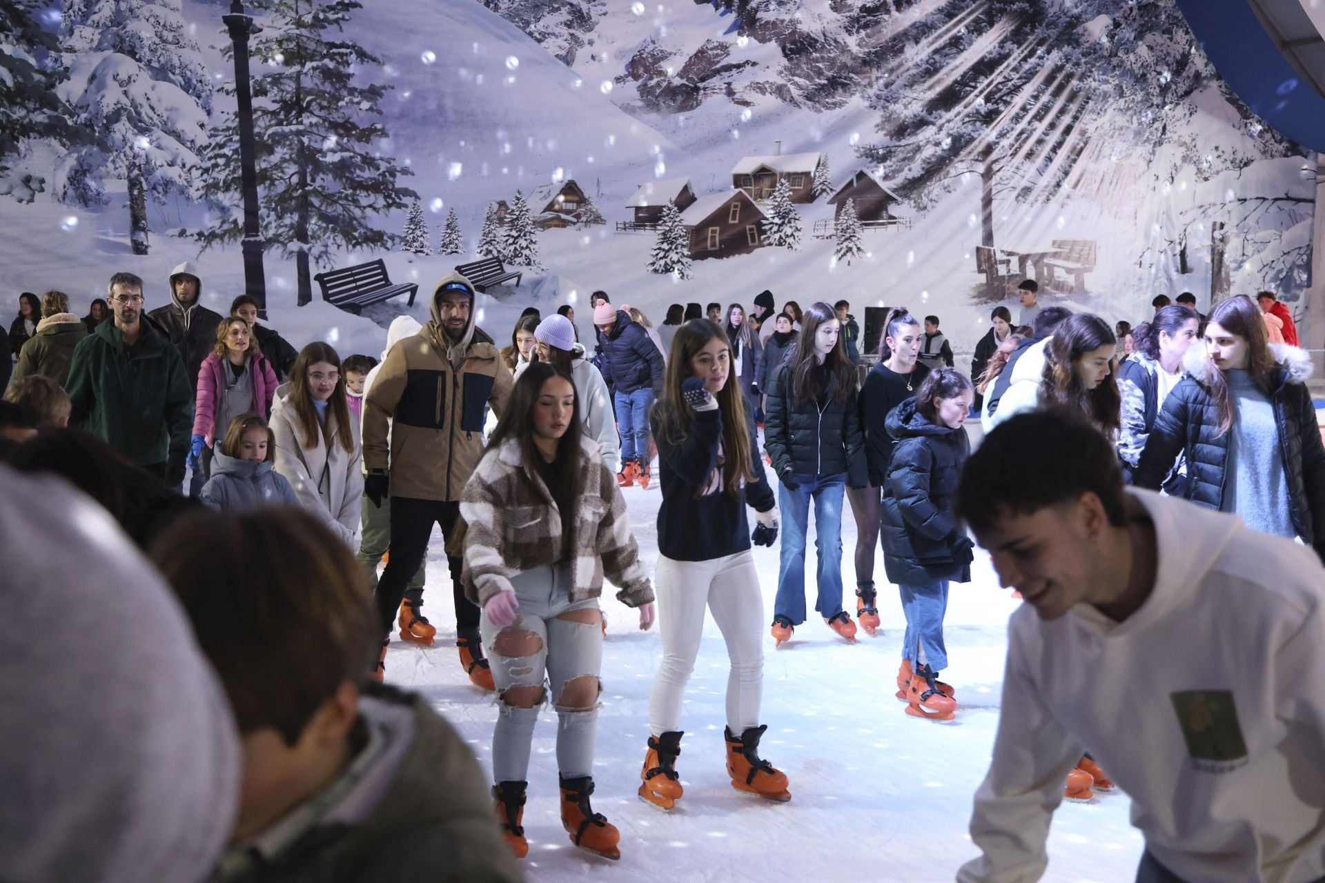 La pista de hielo de Gijón apura sus últimas horas