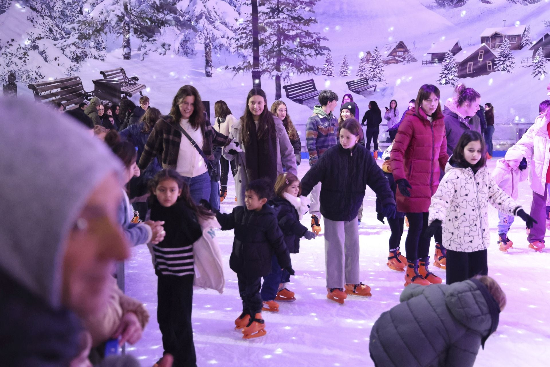 La pista de hielo de Gijón apura sus últimas horas