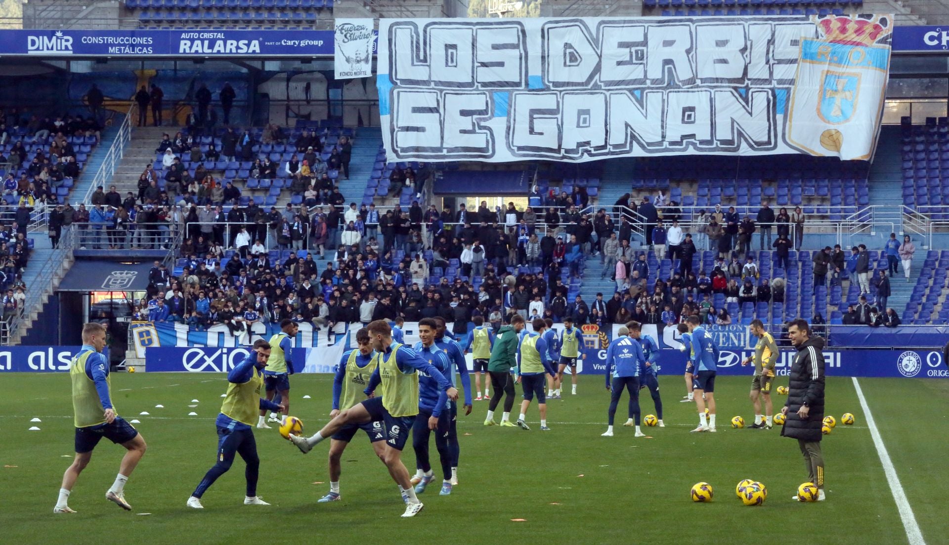 Entrenamiento del Real Oviedo en el día de Reyes mirando al derbi