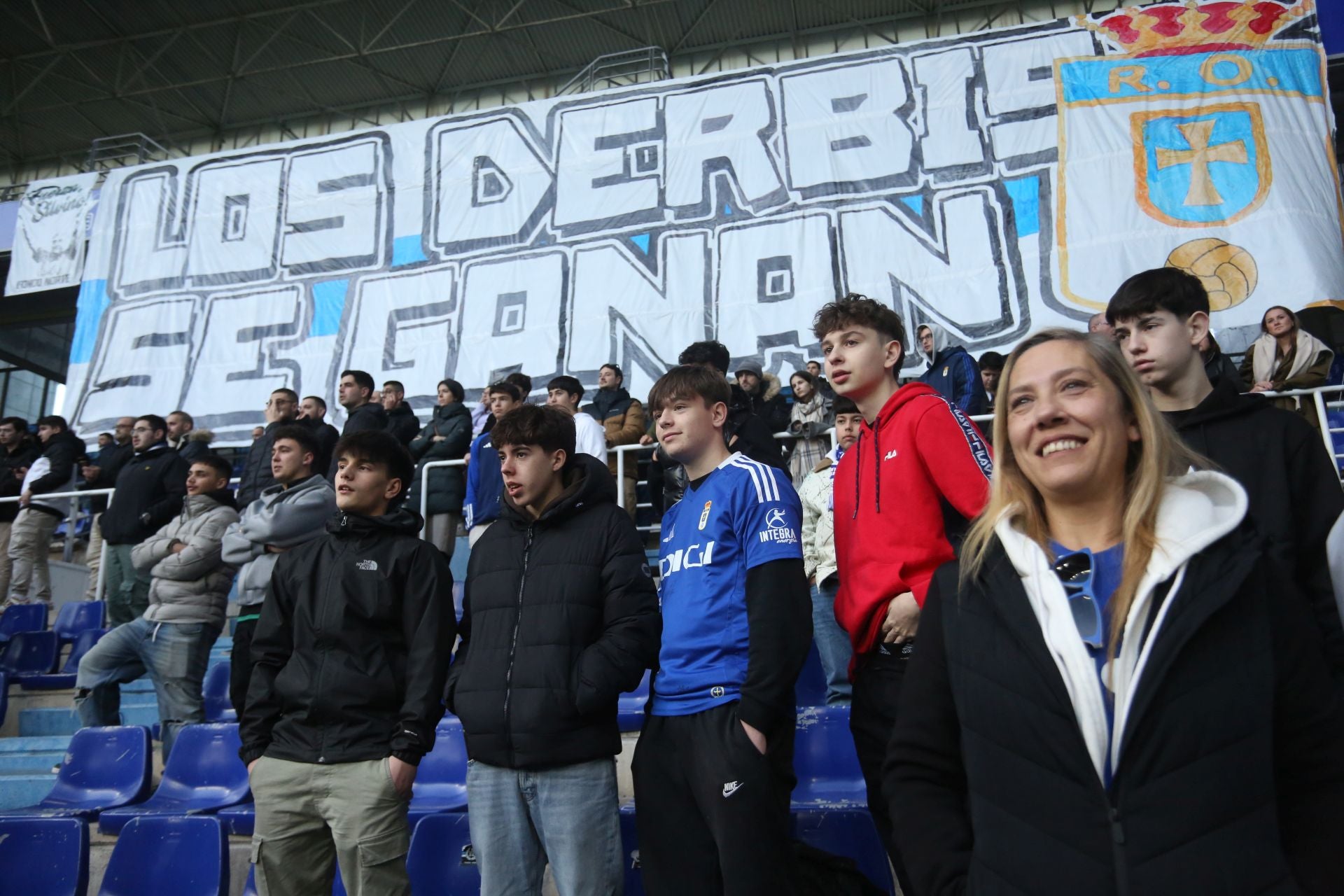 Entrenamiento del Real Oviedo en el día de Reyes mirando al derbi