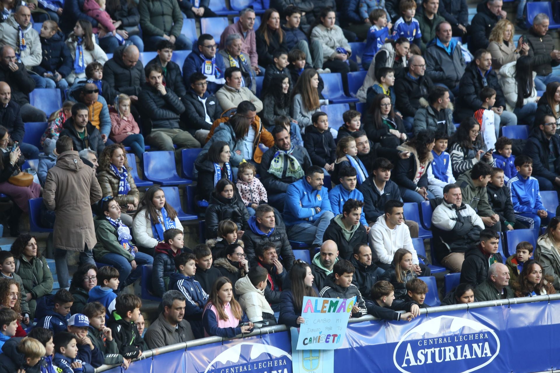 Entrenamiento del Real Oviedo en el día de Reyes mirando al derbi