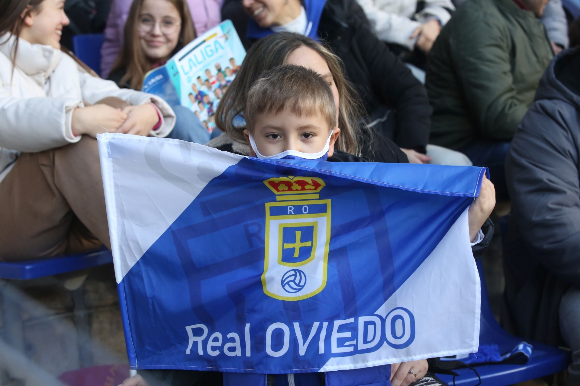 Entrenamiento del Real Oviedo en el día de Reyes mirando al derbi