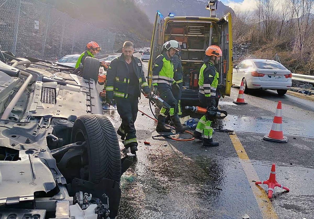 Cinco personas resultaron heridas el lunes 6 en un accidente de tráfico a la altura del 'bypass' de la la AP-66.