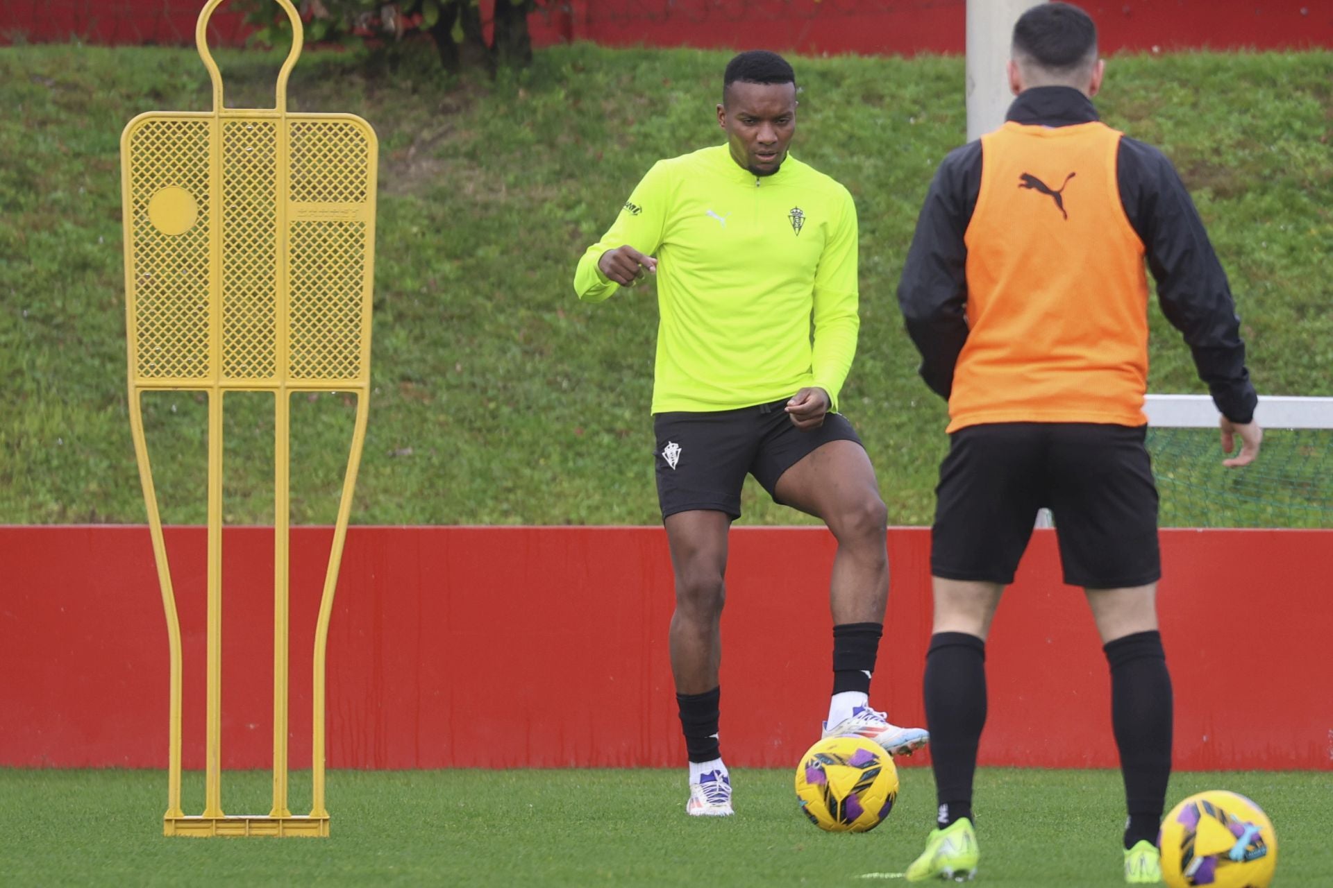 Entrenamiento del Sporting: objetivo, el derbi