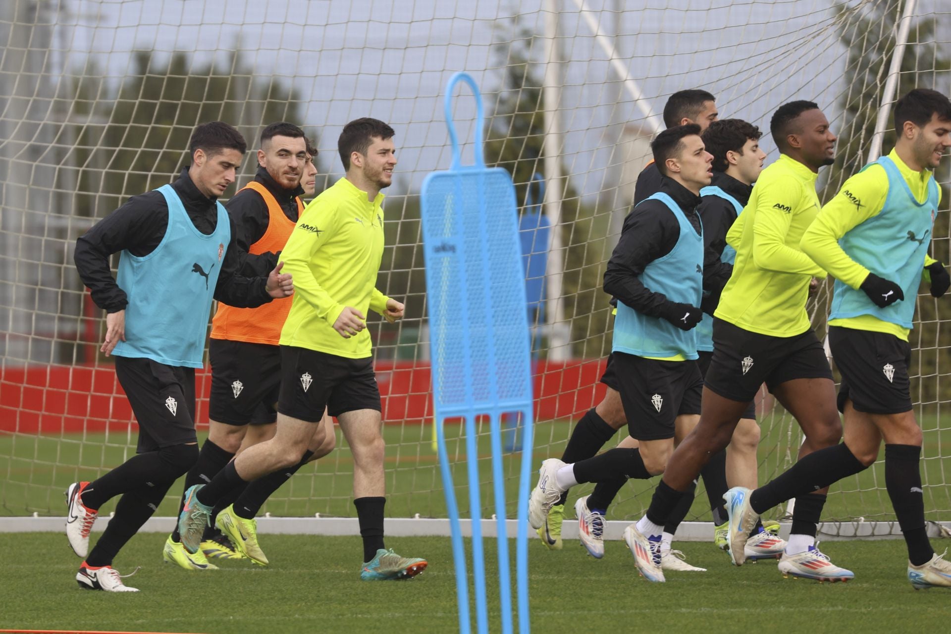 Entrenamiento del Sporting: objetivo, el derbi