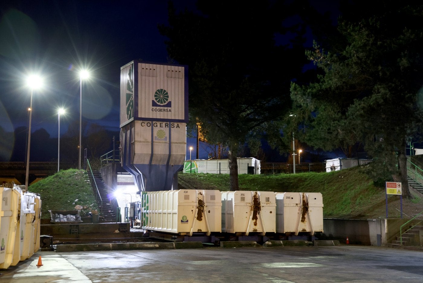 El punto limpio de Cogersa en el polígono del Espíritu Santo, en Oviedo, cerrado para los autónomos desde el día 1.