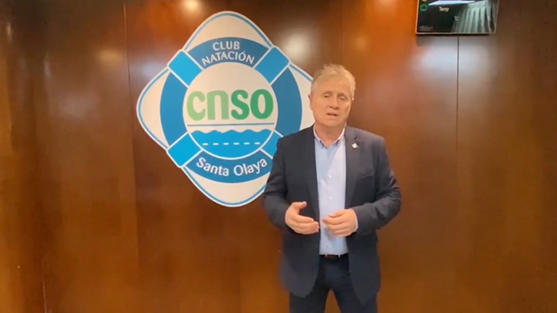 Enrique Plaza, expresidente del Club Natación Santa Olaya, felicita a EL COMERCIO