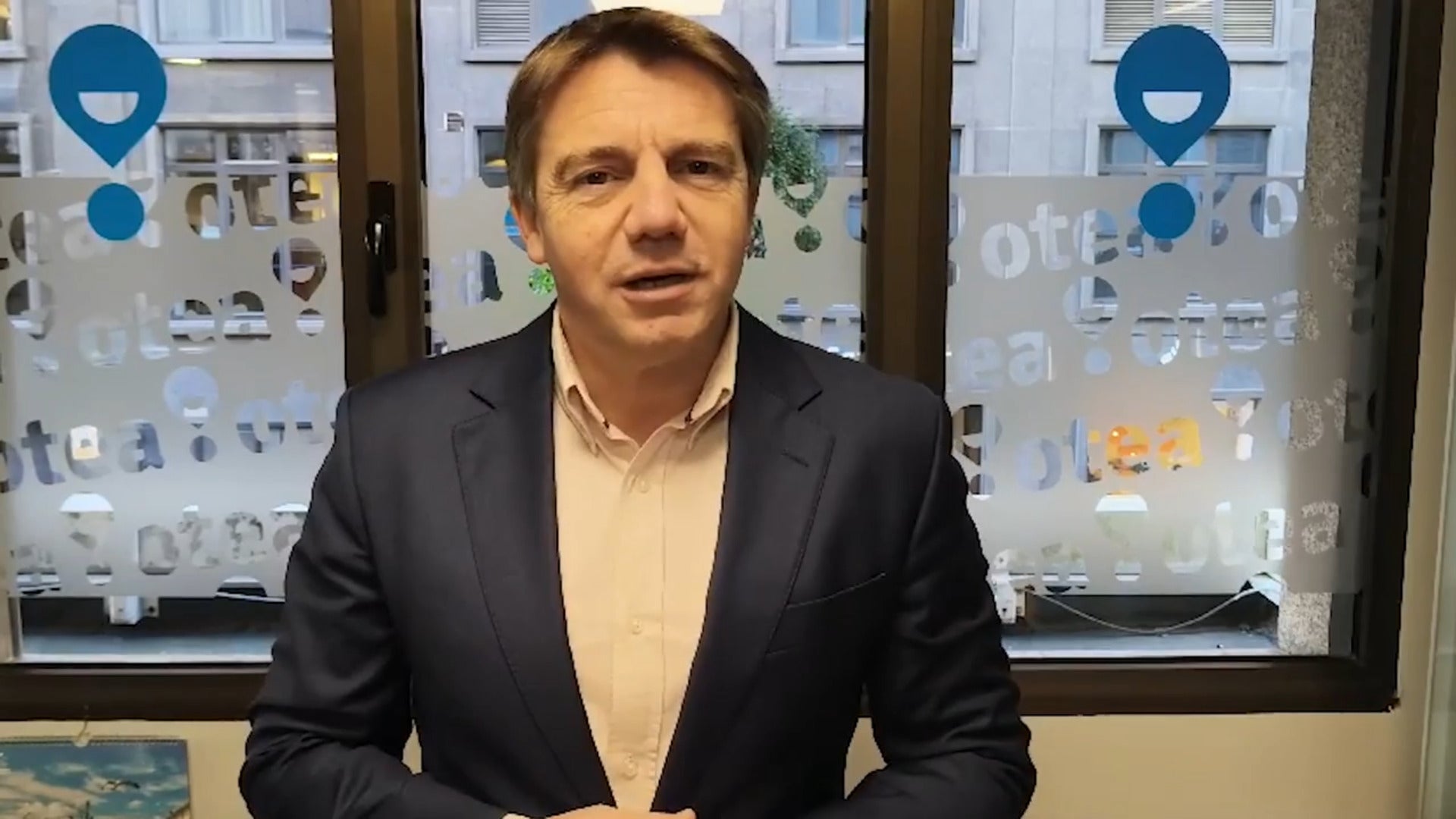 José Luis A. Almeida, presidente de OTEA, felicita a EL COMERCIO