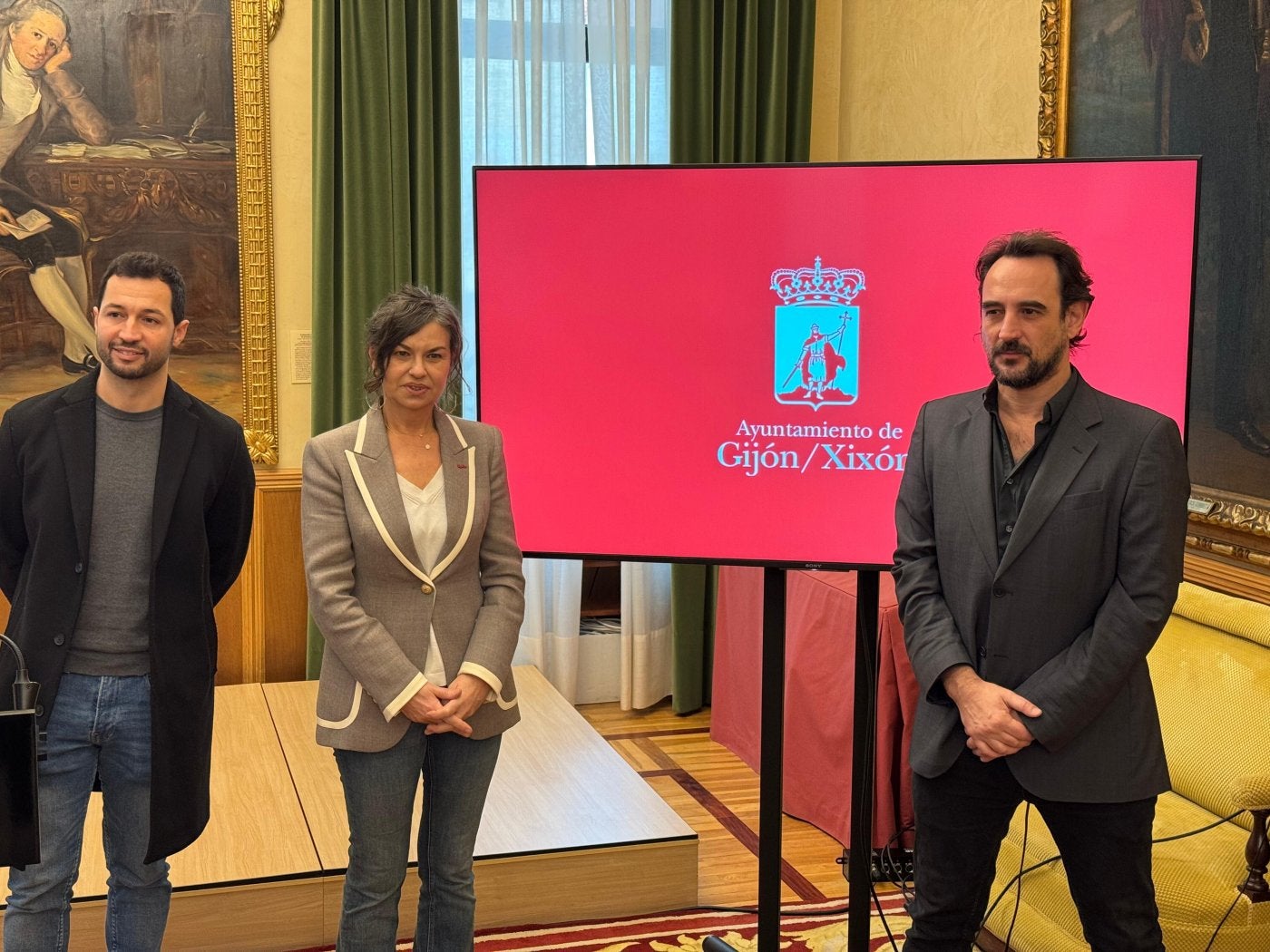 Aitor Martínez, Montserrat López Moro e Igor Paskual, en la presentación de la iniciativa ‘Patrimonio escultórico’.