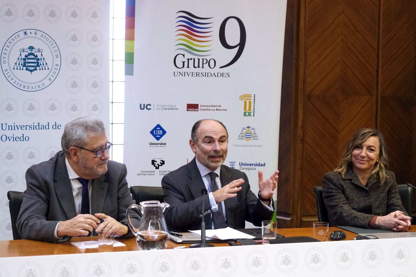 Ignacio Villaverde, flanqueado por José Antonio Mayoral y Eva Sanz.