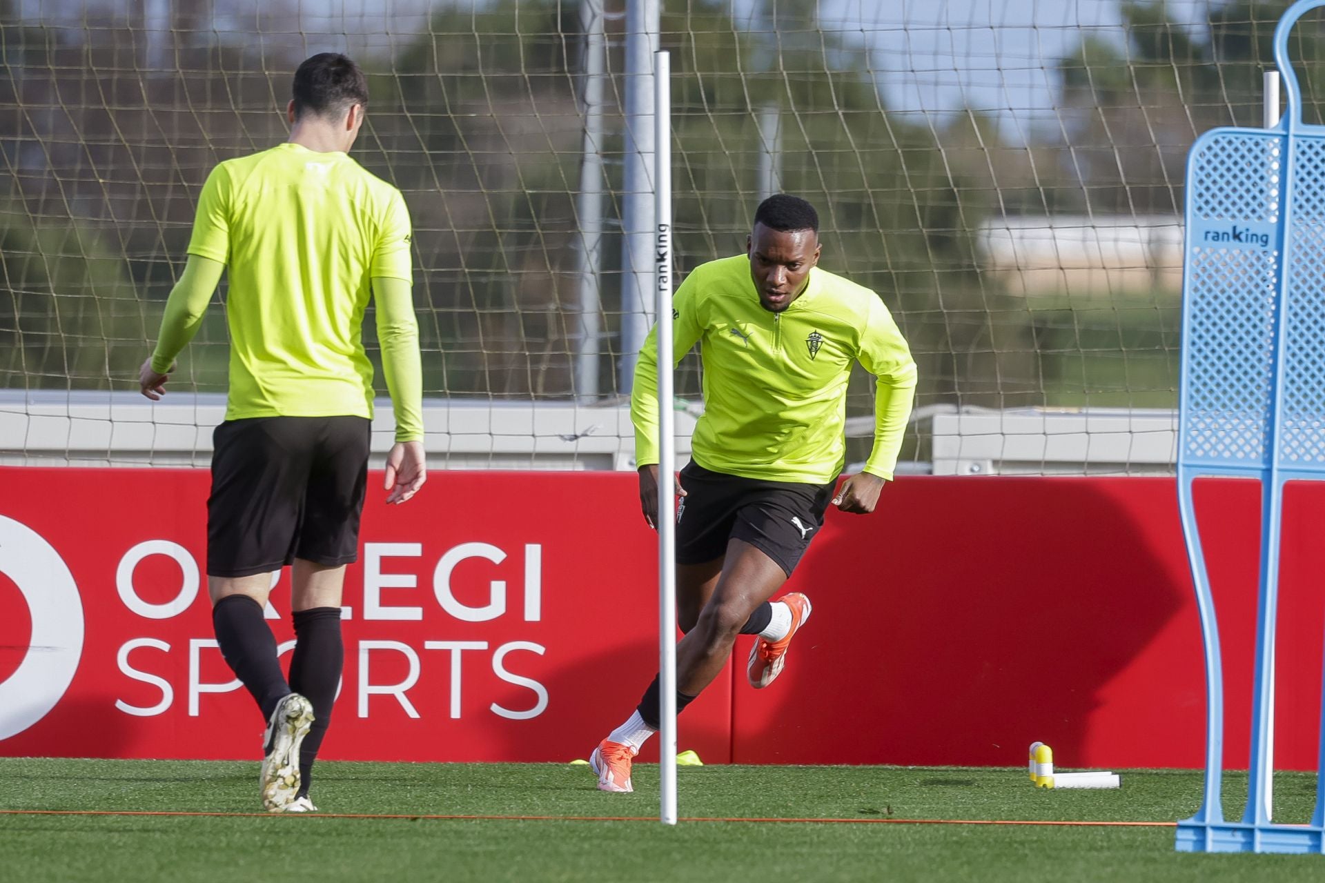 El último entrenamiento del Sporting de Gijón antes del derbi, en fotos