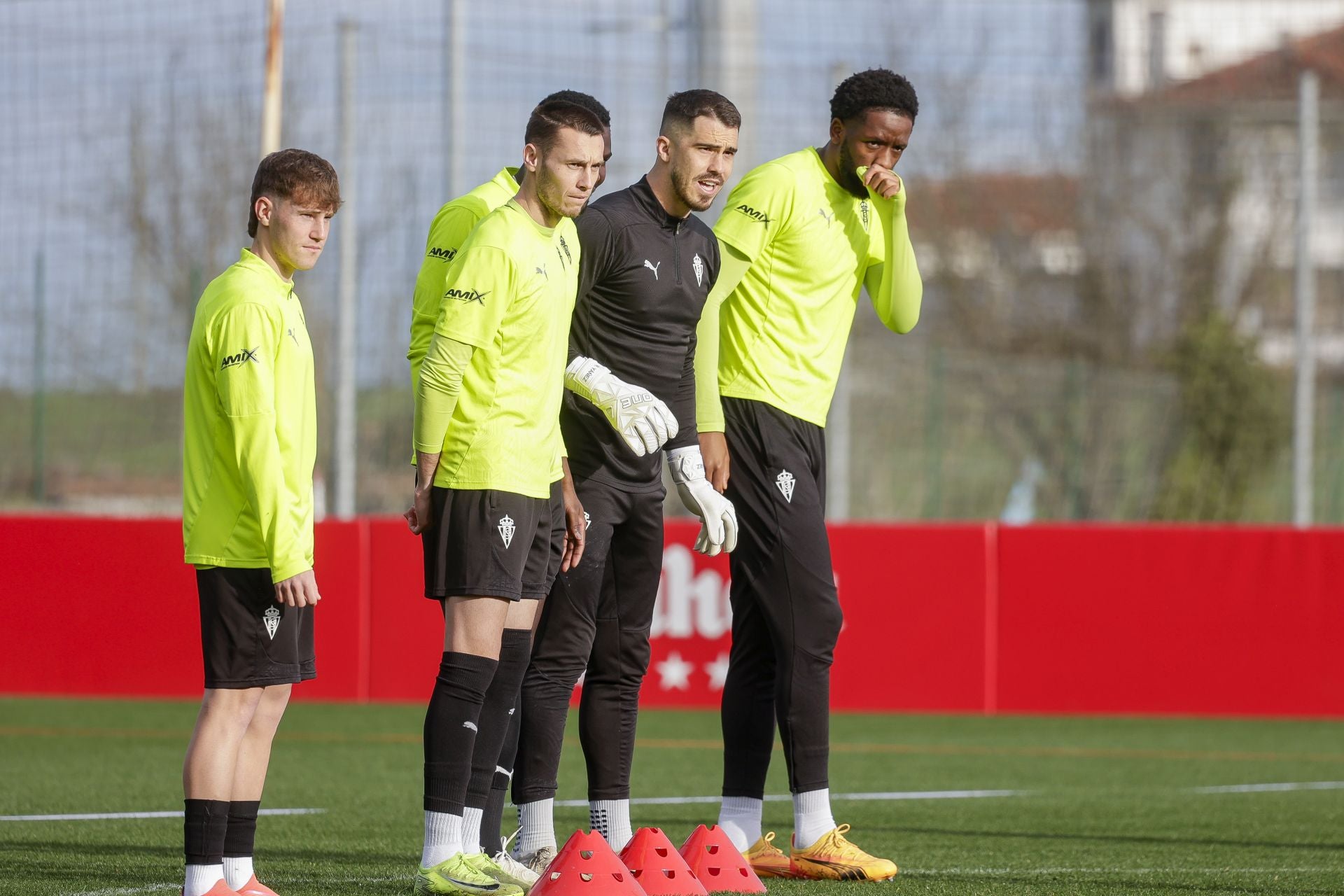 El último entrenamiento del Sporting de Gijón antes del derbi, en fotos