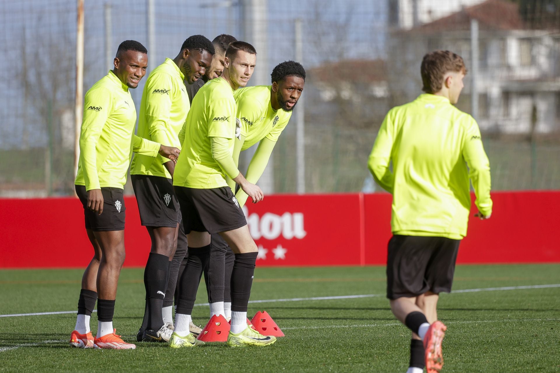 El último entrenamiento del Sporting de Gijón antes del derbi, en fotos