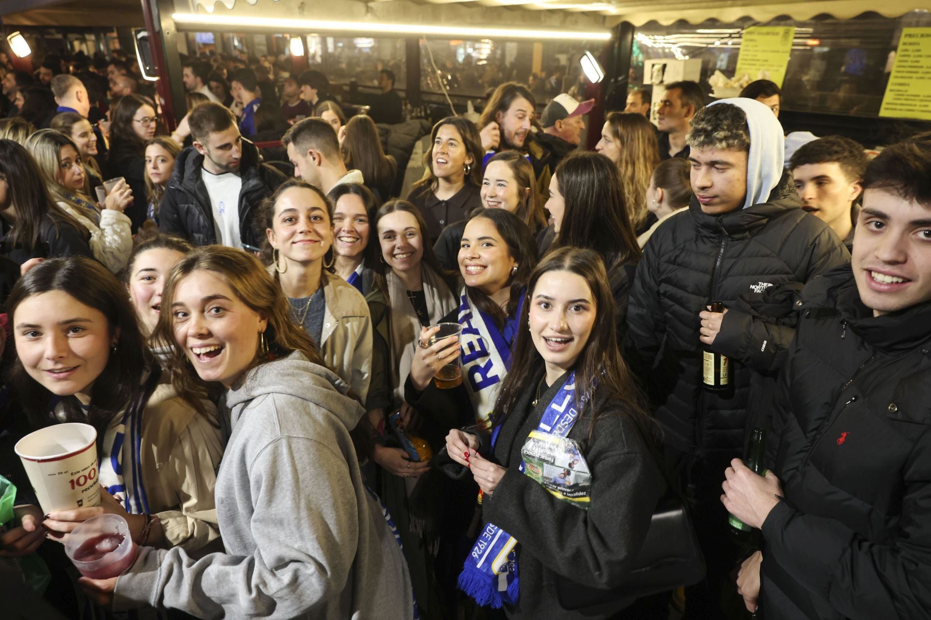 Ambientazo en los bares de Oviedo por el derbi asturiano