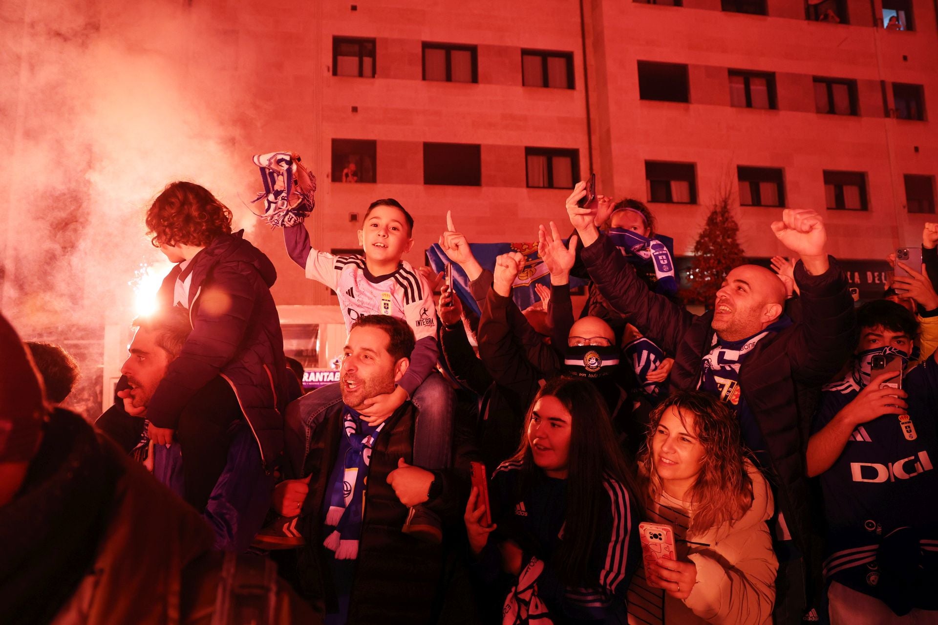 ¿Estuviste animando al Real Oviedo antes del derbi? ¡Búscate en las fotos!