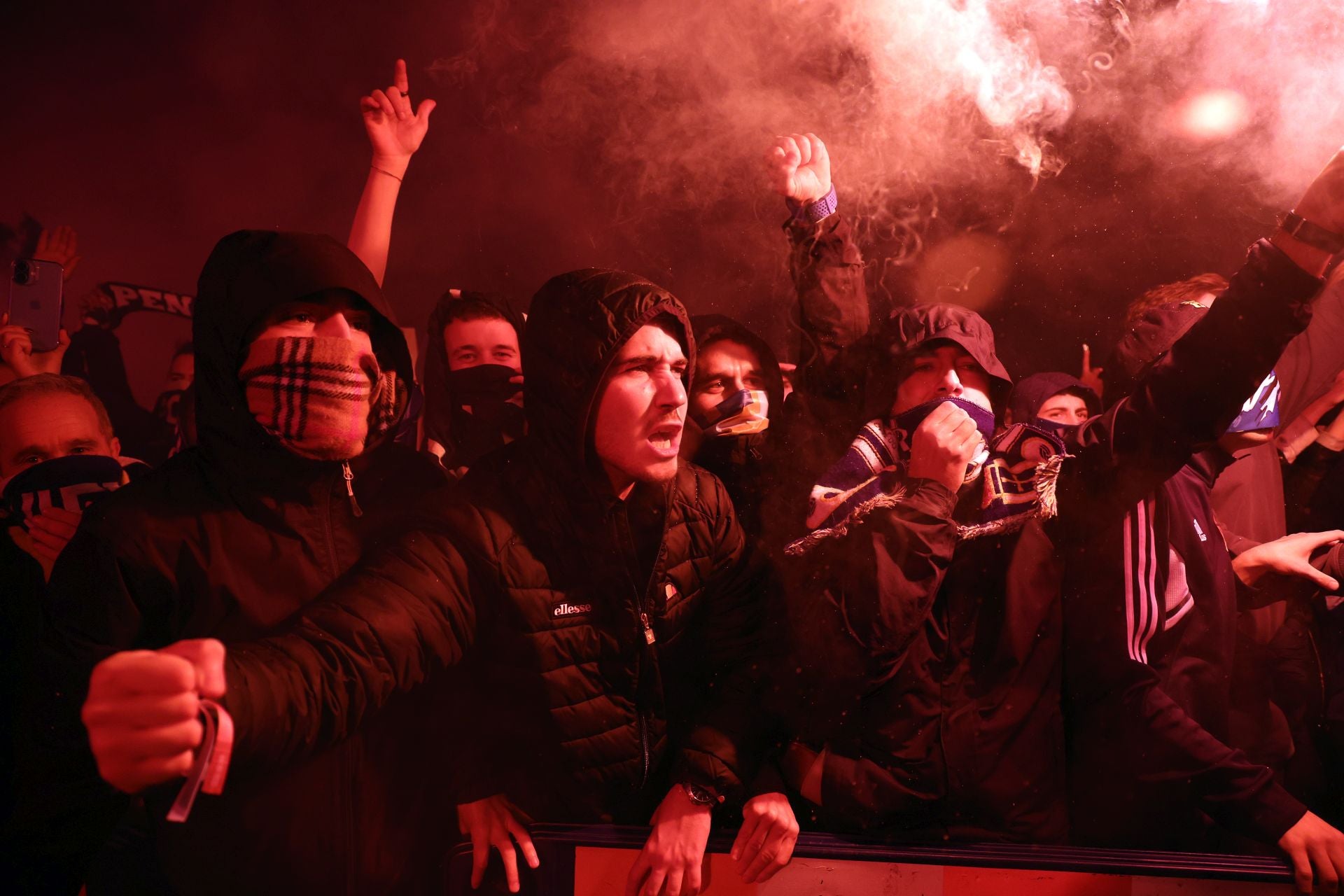 ¿Estuviste animando al Real Oviedo antes del derbi? ¡Búscate en las fotos!