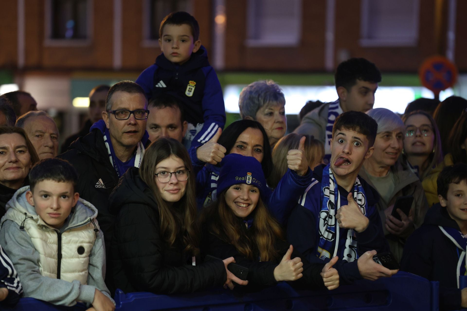 ¿Estuviste animando al Real Oviedo antes del derbi? ¡Búscate en las fotos!