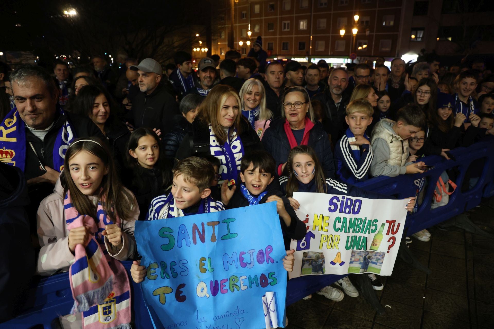 ¿Estuviste animando al Real Oviedo antes del derbi? ¡Búscate en las fotos!