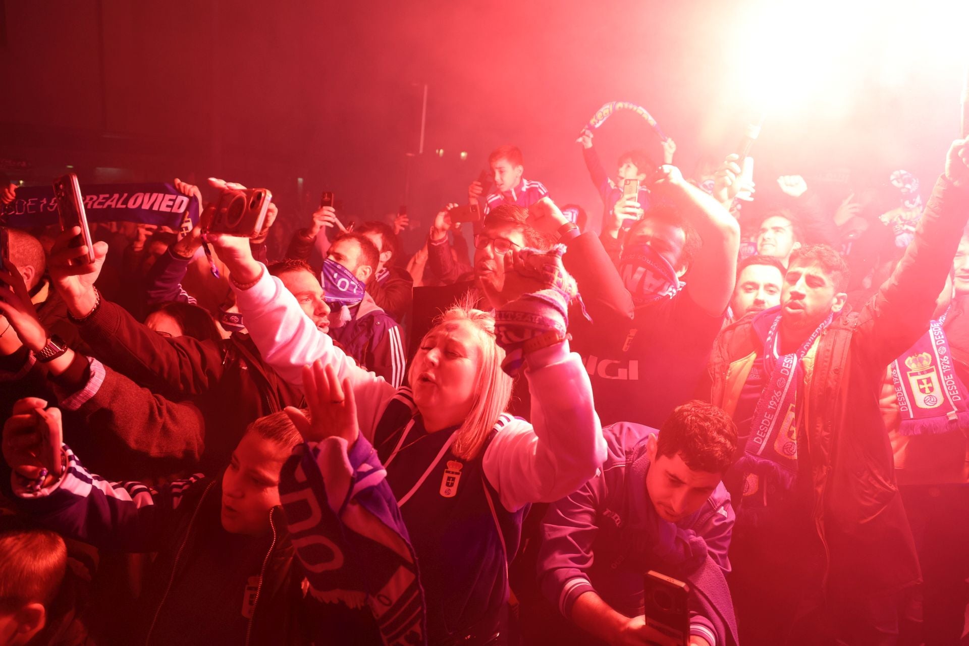 ¿Estuviste animando al Real Oviedo antes del derbi? ¡Búscate en las fotos!