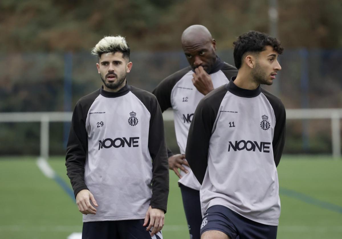 Isi Ros, a la izquierda, durante un entrenamiento junto a Babin y a Nico Fernández.