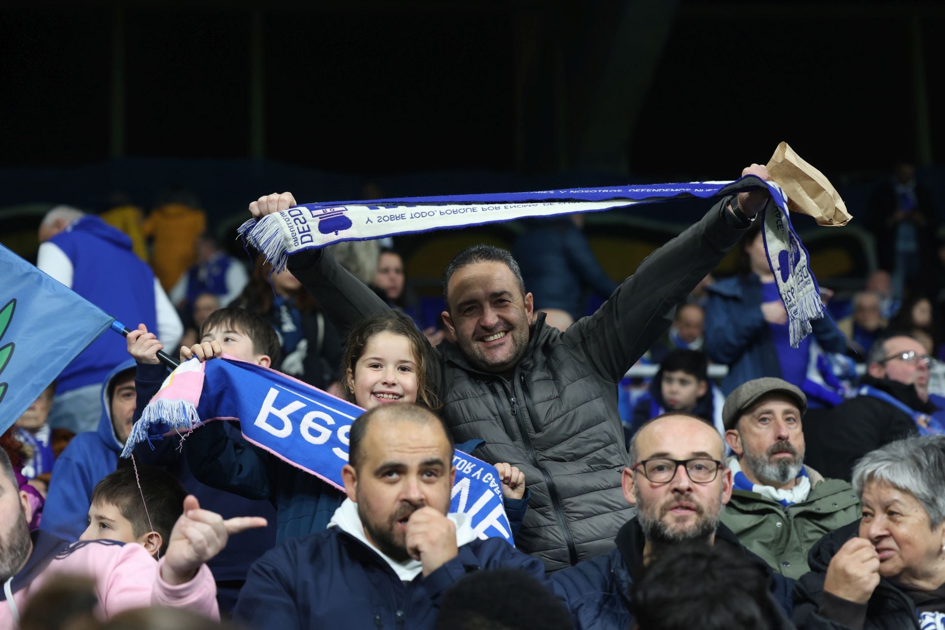 ¿Estuviste viendo el Real Oviedo - Sporting de Gijón? ¡Búscate en las fotos del Tartiere!